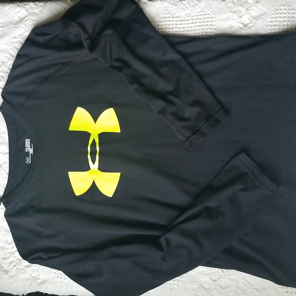 Boys YXL long sleeve Under Armour shirt